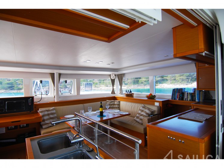 Lagoon 450  Flybridge - Yacht Charter Sailica