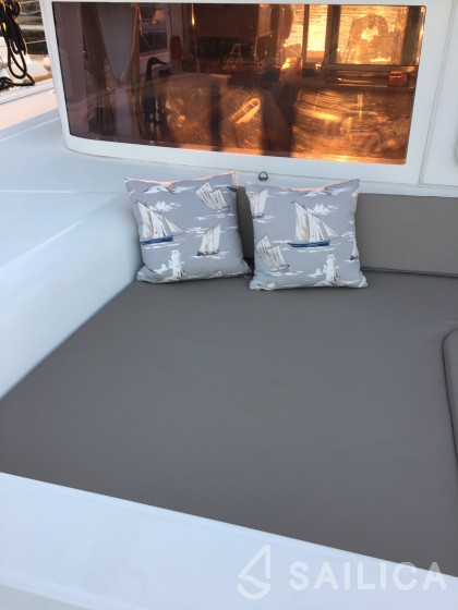Lagoon 450  Flybridge - Yacht Charter Sailica
