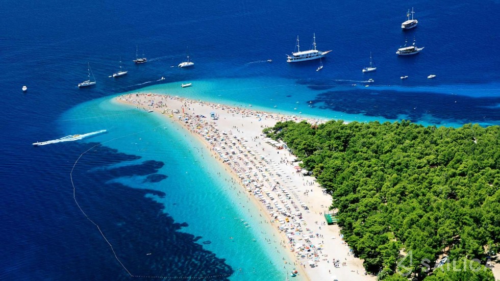 Lagoon 450  Flybridge - Yacht Charter Sailica