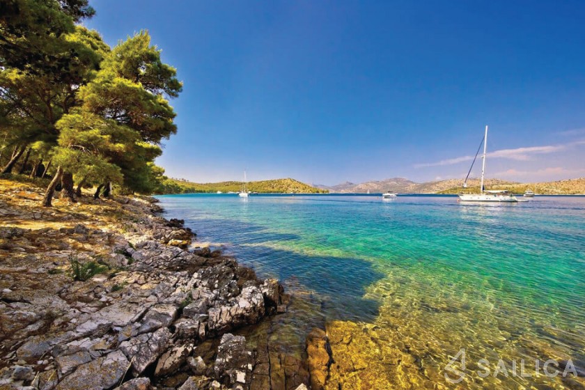 Lagoon 450  Flybridge - Yacht Charter Sailica