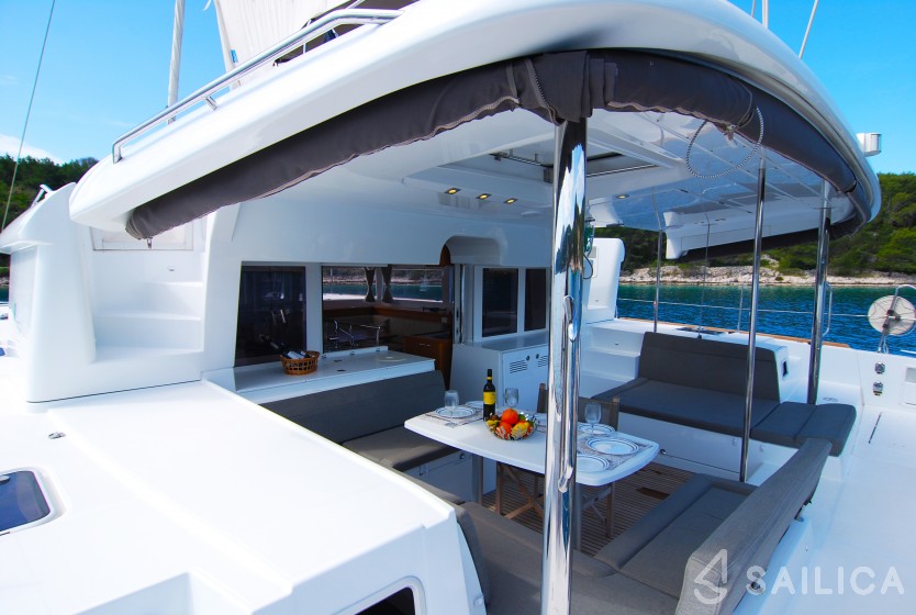 Lagoon 450  Flybridge - Yacht Charter Sailica