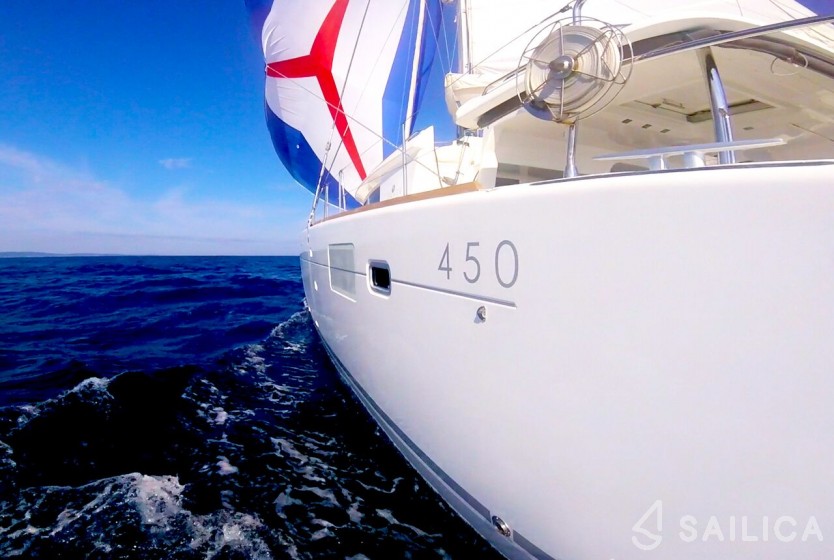 Lagoon 450  Flybridge - Yacht Charter Sailica