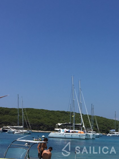Lagoon 450  Flybridge - Yacht Charter Sailica