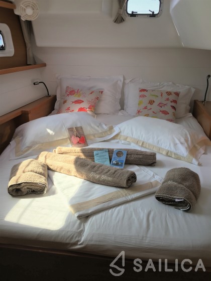 Lagoon 450  Flybridge - Yacht Charter Sailica