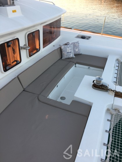 Lagoon 450  Flybridge - Yacht Charter Sailica