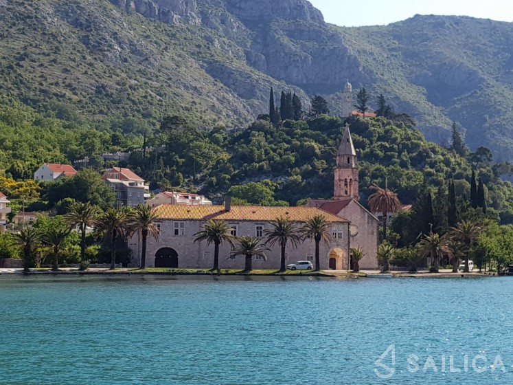 Lagoon 450  Flybridge - Yacht Charter Sailica