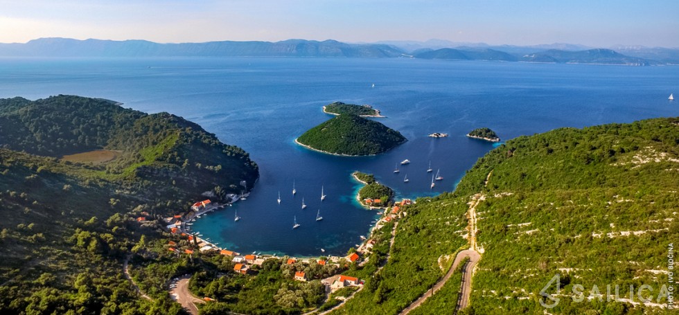 Lagoon 450  Flybridge - Yacht Charter Sailica