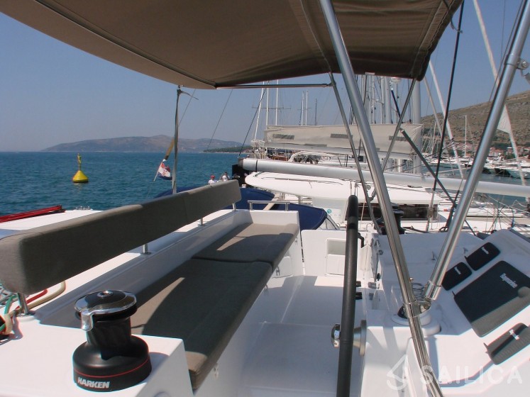 Lagoon 450  Flybridge - Yacht Charter Sailica