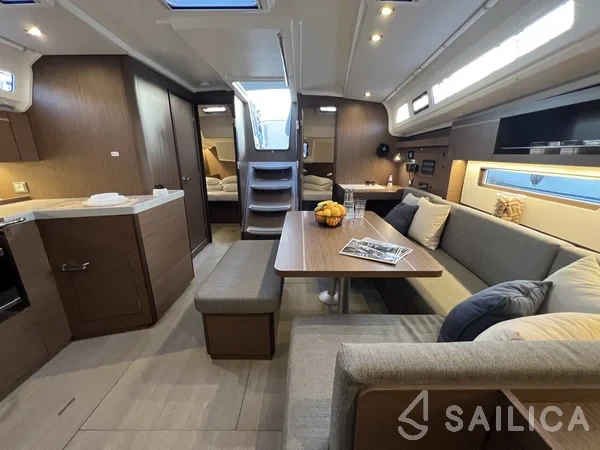 Oceanis 40.1 - Yacht Charter Sailica