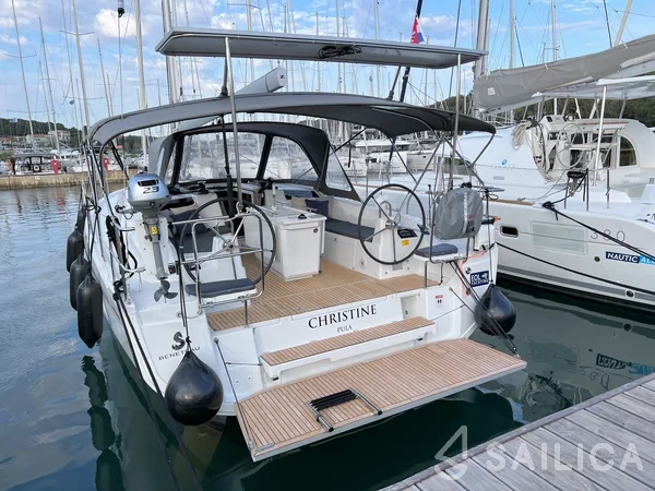 Oceanis 40.1 - Yacht Charter Sailica