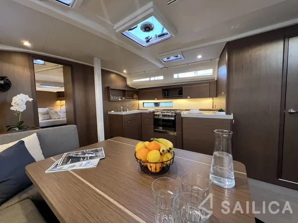 Oceanis 40.1 - Yacht Charter Sailica