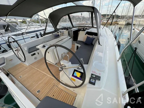Oceanis 40.1 - Yacht Charter Sailica