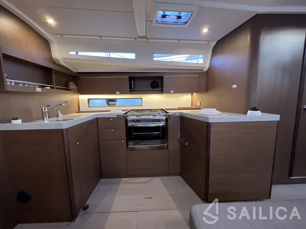 Oceanis 40.1 - Yacht Charter Sailica
