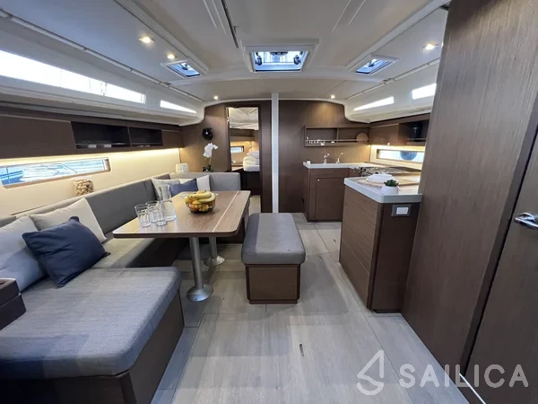 Oceanis 40.1 - Yacht Charter Sailica