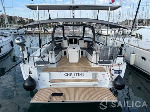 Oceanis 40.1 - Yacht Charter Sailica
