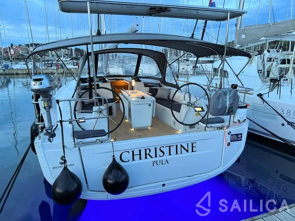 Oceanis 40.1 - Yacht Charter Sailica