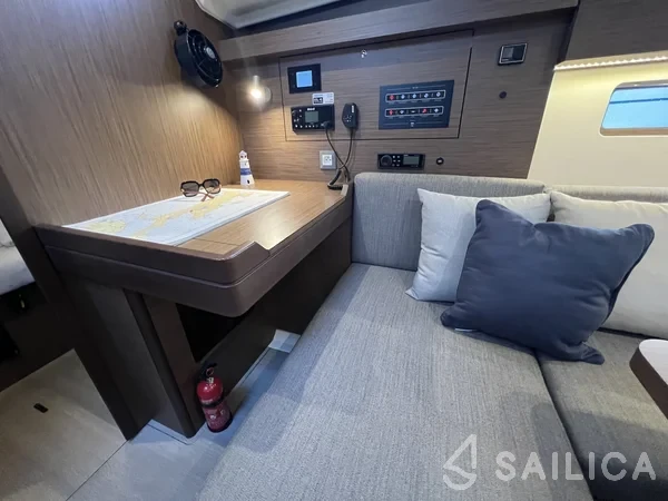 Oceanis 40.1 - Yacht Charter Sailica