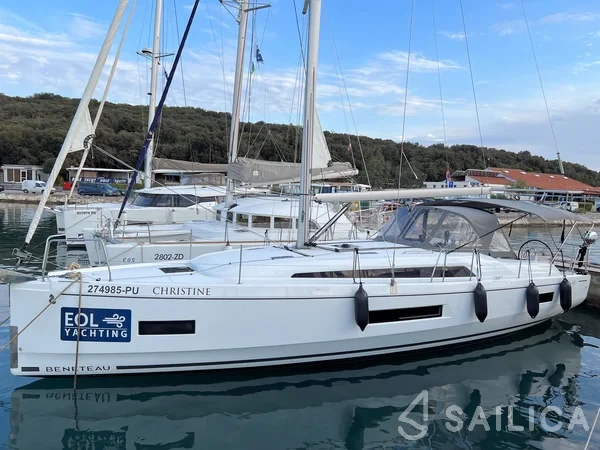 Oceanis 40.1 - Yacht Charter Sailica