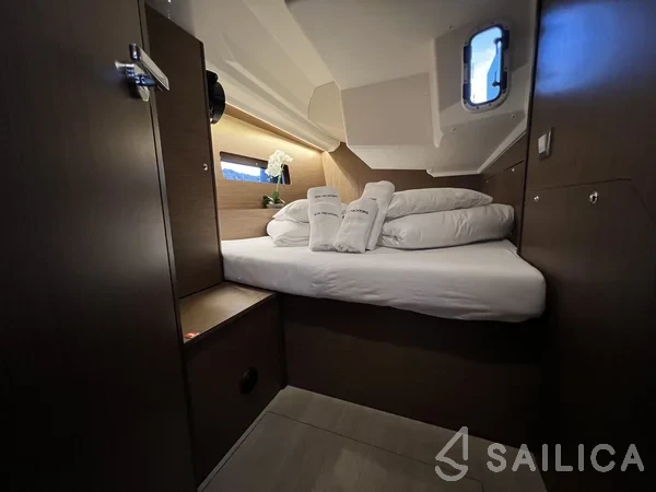 Oceanis 40.1 - Yacht Charter Sailica
