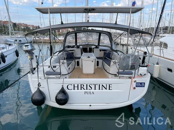Oceanis 40.1 - Yacht Charter Sailica
