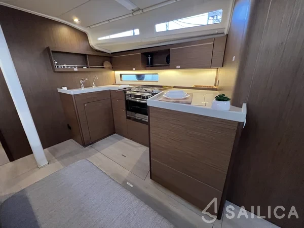 Oceanis 40.1 - Yacht Charter Sailica