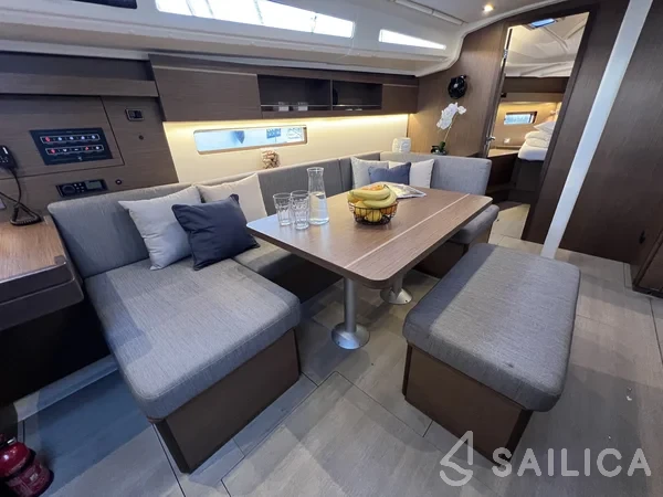 Oceanis 40.1 - Yacht Charter Sailica
