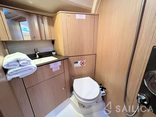 Bavaria 41 Cruiser - Yacht Charter Sailica