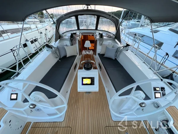 Bavaria 41 Cruiser - Yacht Charter Sailica