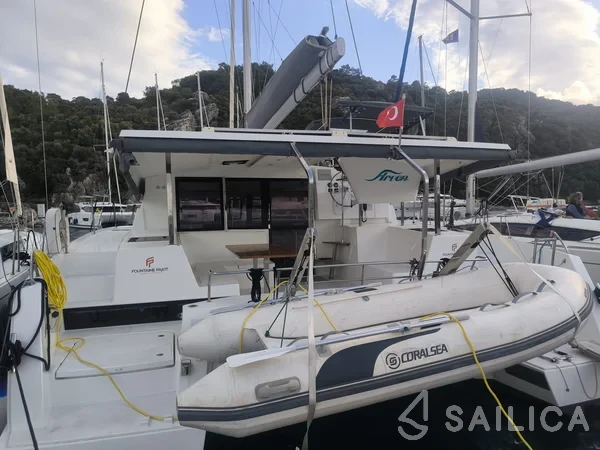 Isla 40 - Yacht Charter Sailica