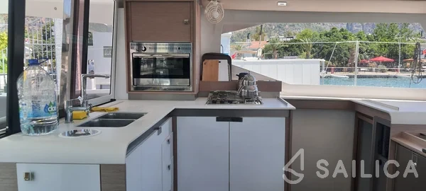 Isla 40 - Yacht Charter Sailica