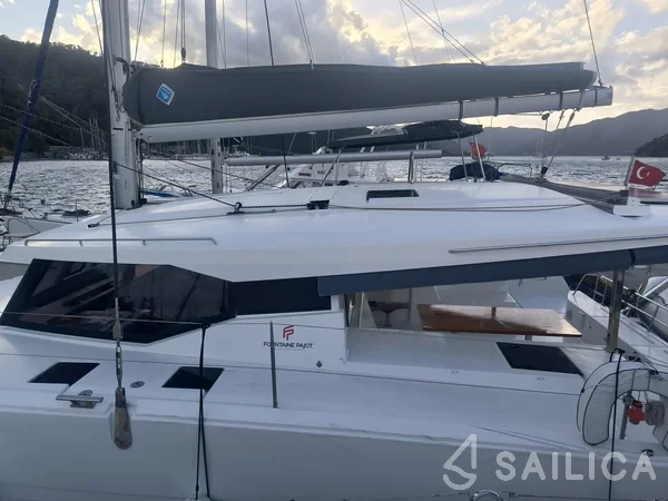 Isla 40 - Yacht Charter Sailica