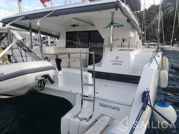 Isla 40 - Yacht Charter Sailica