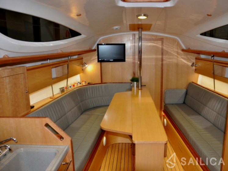 Maxus 33.1 RS - Yacht Charter Sailica