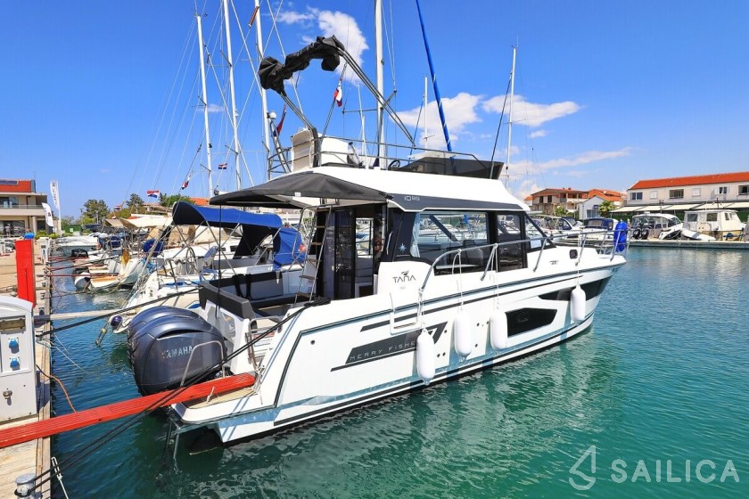 Merry Fisher 1095 FLY - Yacht Charter Sailica