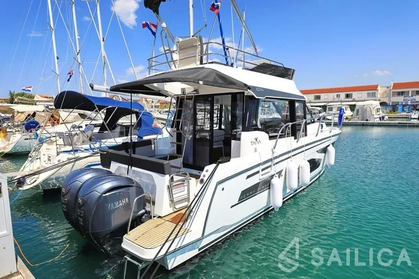 Merry Fisher 1095 FLY - Yacht Charter Sailica