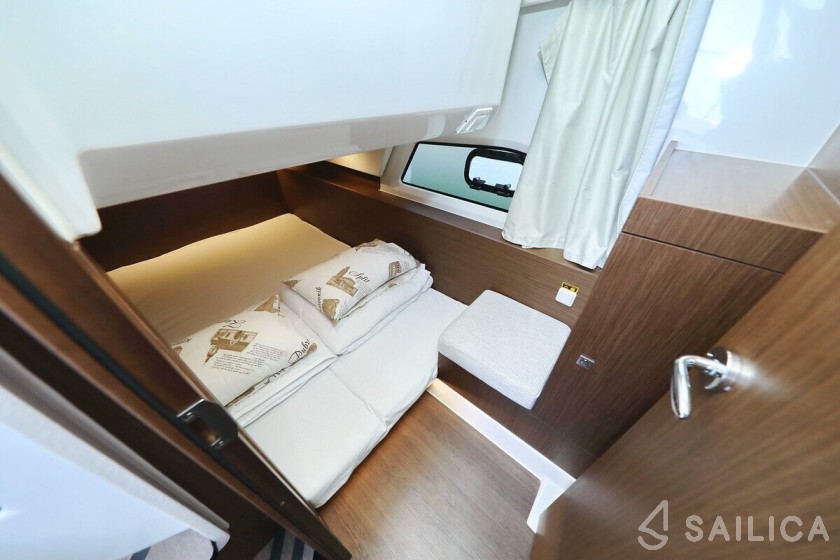 Merry Fisher 1095 FLY - Yacht Charter Sailica