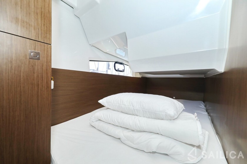 Merry Fisher 1095 FLY - Yacht Charter Sailica