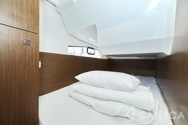 Merry Fisher 1095 FLY - Yacht Charter Sailica