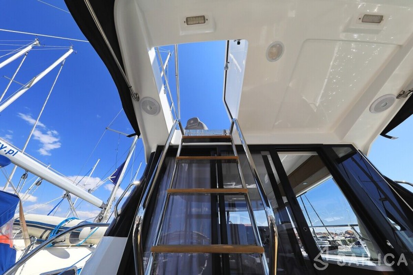 Merry Fisher 1095 FLY - Yacht Charter Sailica