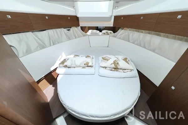 Merry Fisher 1095 FLY - Yacht Charter Sailica