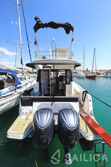 Merry Fisher 1095 FLY - Yacht Charter Sailica