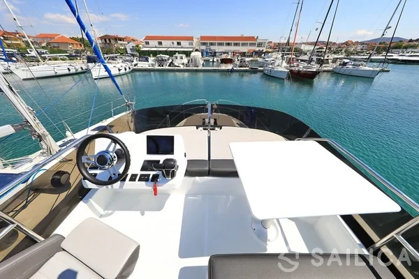 Merry Fisher 1095 FLY - Yacht Charter Sailica