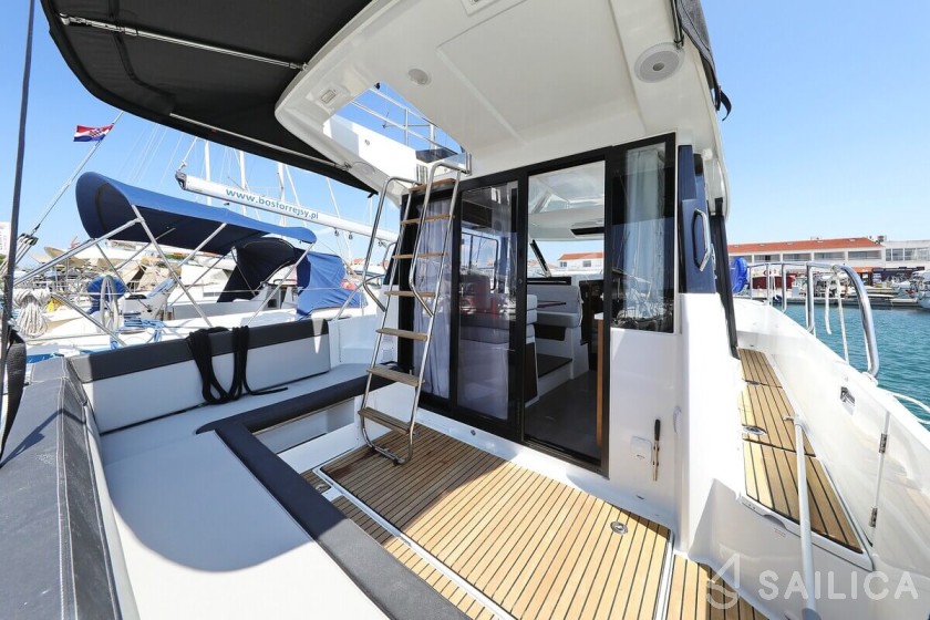 Merry Fisher 1095 FLY - Yacht Charter Sailica