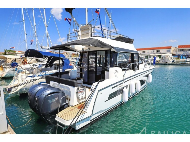 Merry Fisher 1095 FLY - Yacht Charter Sailica