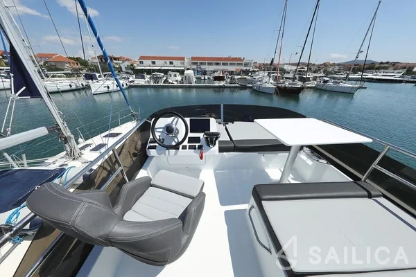 Merry Fisher 1095 FLY - Yacht Charter Sailica