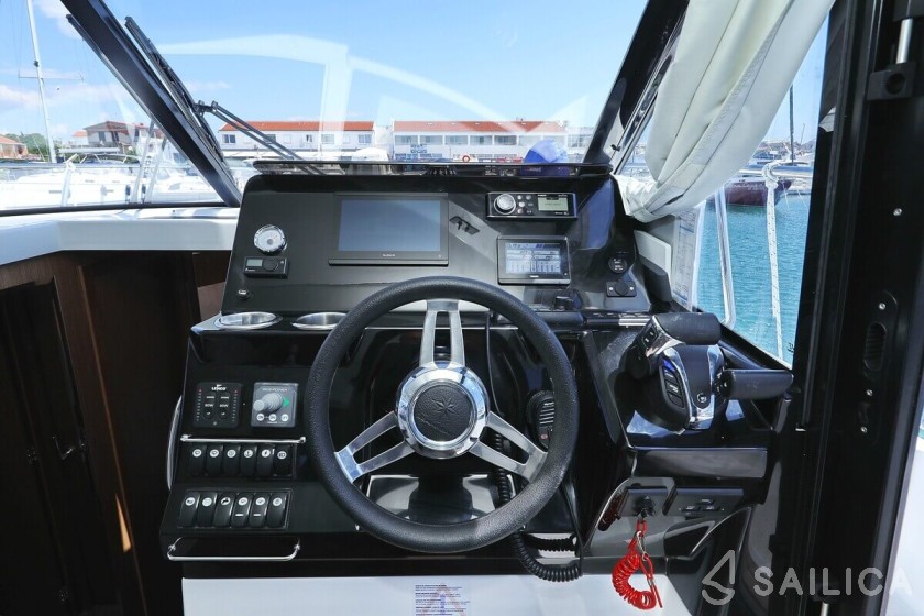 Merry Fisher 1095 FLY - Yacht Charter Sailica