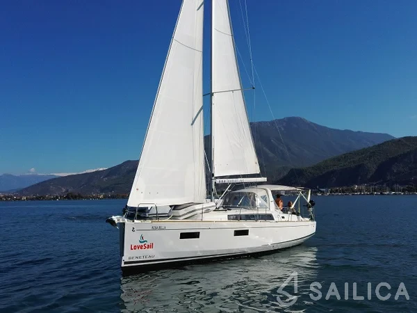 Oceanis 38.1 - Yacht Charter Sailica