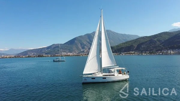 Oceanis 38.1 - Yacht Charter Sailica