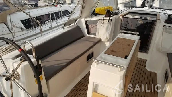 Oceanis 38.1 - Yacht Charter Sailica
