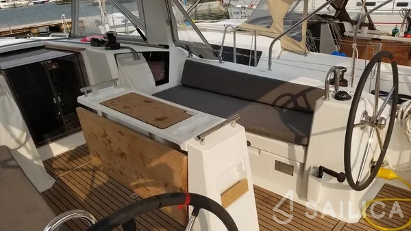 Oceanis 38.1 - Yacht Charter Sailica